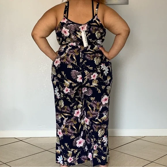 Plus size floral jumpsuit with pockets - Picture 2 of 5